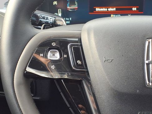 Used 2026 Lincoln Corsair Premiere image 9