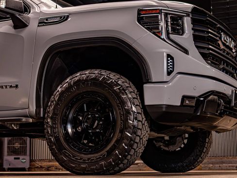 Used 2025 GMC Sierra 1500 AT4 w/ AT4 Premium Package AWD/4WD image 12
