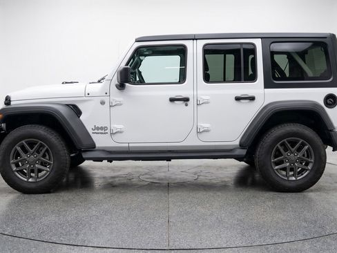 Used 2025 Jeep Wrangler Unlimited Sport AWD/4WD image 5