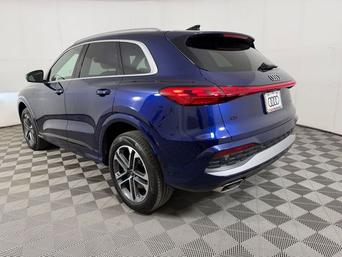 Used 2025 Audi Q5 Premium w/ Convenience Package image 3