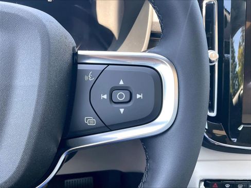 New 2026 Volvo XC40 B5 Plus w/ Protection Package Premier AWD/4WD image 18