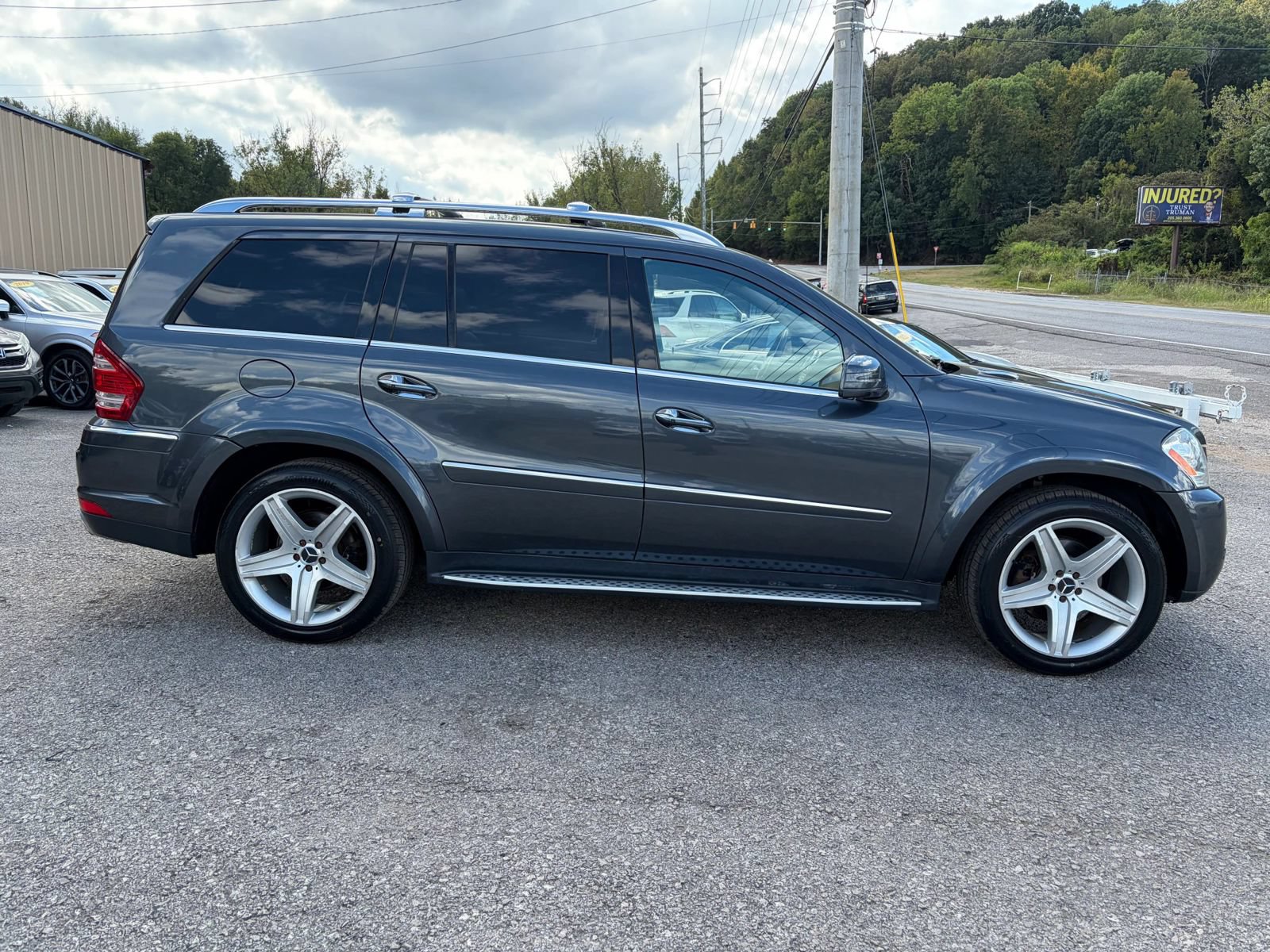Used 2011 Mercedes-Benz GL 550 4MATIC image 4