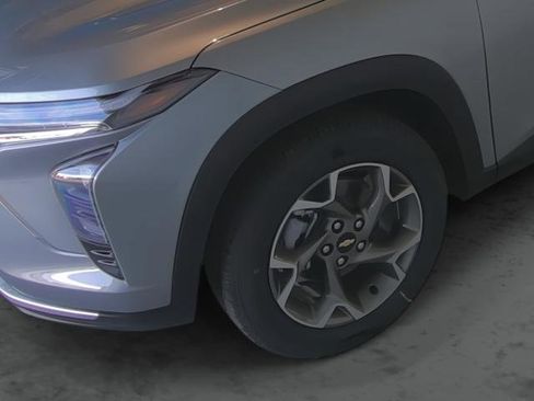 New 2026 Chevrolet Trax LT w/ Driver Confidence Package FWD image 7