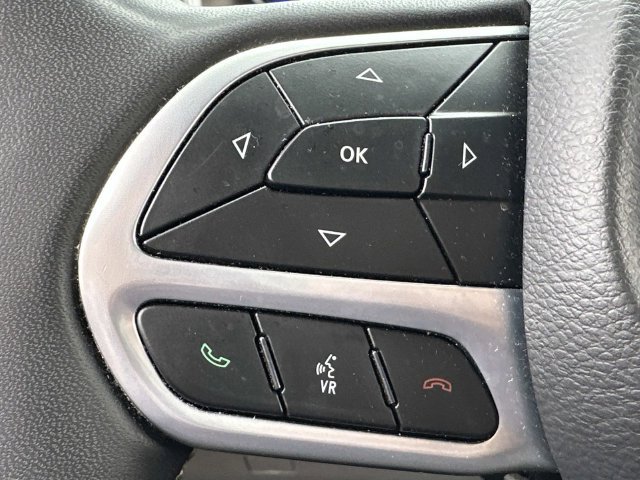 Used 2024 Chrysler Pacifica Touring-L FWD image 17