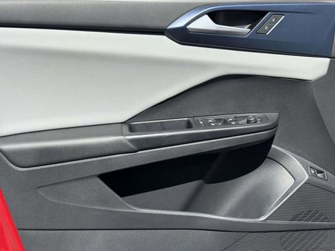 Used 2022 Volkswagen Taos SE w/ IQ.Drive SE Package image 12