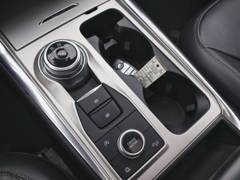 Used 2021 Ford Explorer XLT w/ Equipment Group 202A image 27