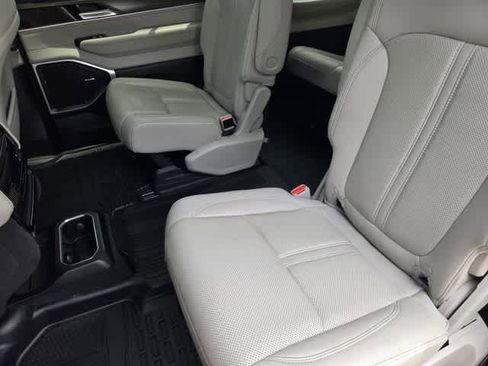 Used 2024 Jeep Wagoneer Series II w/ Premium Group I RWD image 13