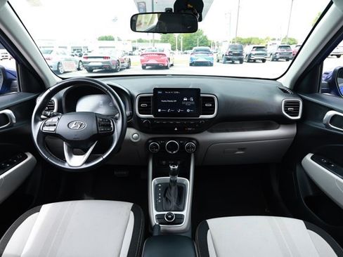 Used 2025 Hyundai Venue SEL FWD image 30