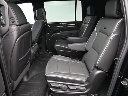 Used 2024 Cadillac Escalade ESV Premium Luxury RWD image 7