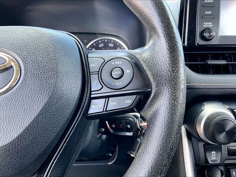Used 2019 Toyota RAV4 LE FWD image 24