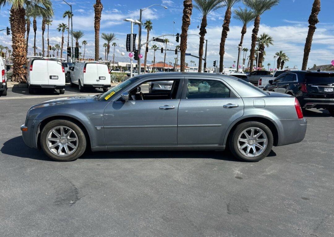 Used 2006 Chrysler 300 C w/ Navigation & Sound Group II RWD image 8