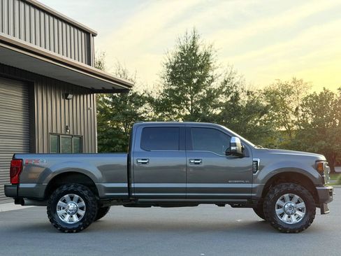 Used 2020 Ford F250 Platinum w/ FX4 Off-Road Package AWD/4WD image 2