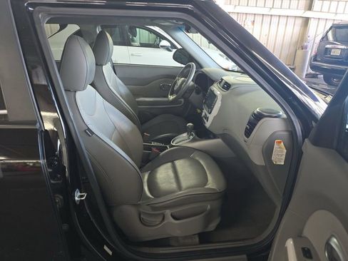 Used 2016 Kia Soul EV + w/ Sun & Fun Package image 11
