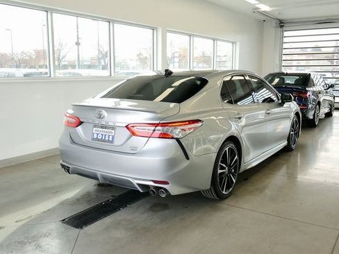 Used 2020 Toyota Camry XSE image 6