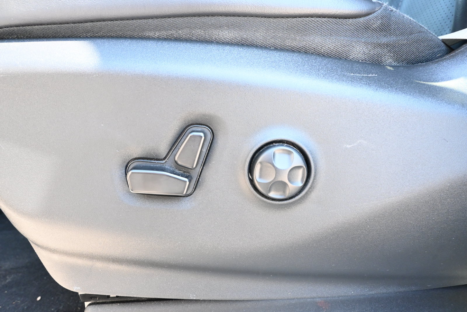 Used 2023 Chrysler Pacifica Touring-L FWD image 8