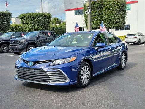 Used 2023 Toyota Camry LE image 5