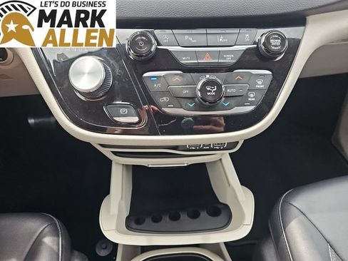 Used 2024 Chrysler Pacifica Touring-L FWD image 18