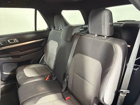 Used 2018 Ford Explorer XLT FWD image 18
