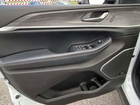 Used 2022 Jeep Grand Cherokee L Limited image 12