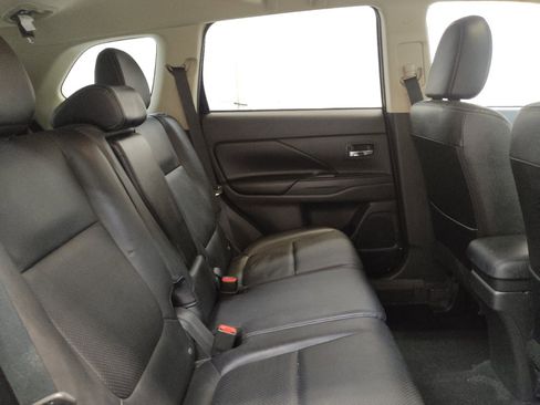 Used 2014 Mitsubishi Outlander GT AWD/4WD image 19