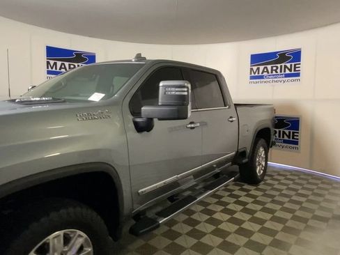 Used 2024 Chevrolet Silverado 2500 High Country w/ High Country Premium Package AWD/4WD image 6