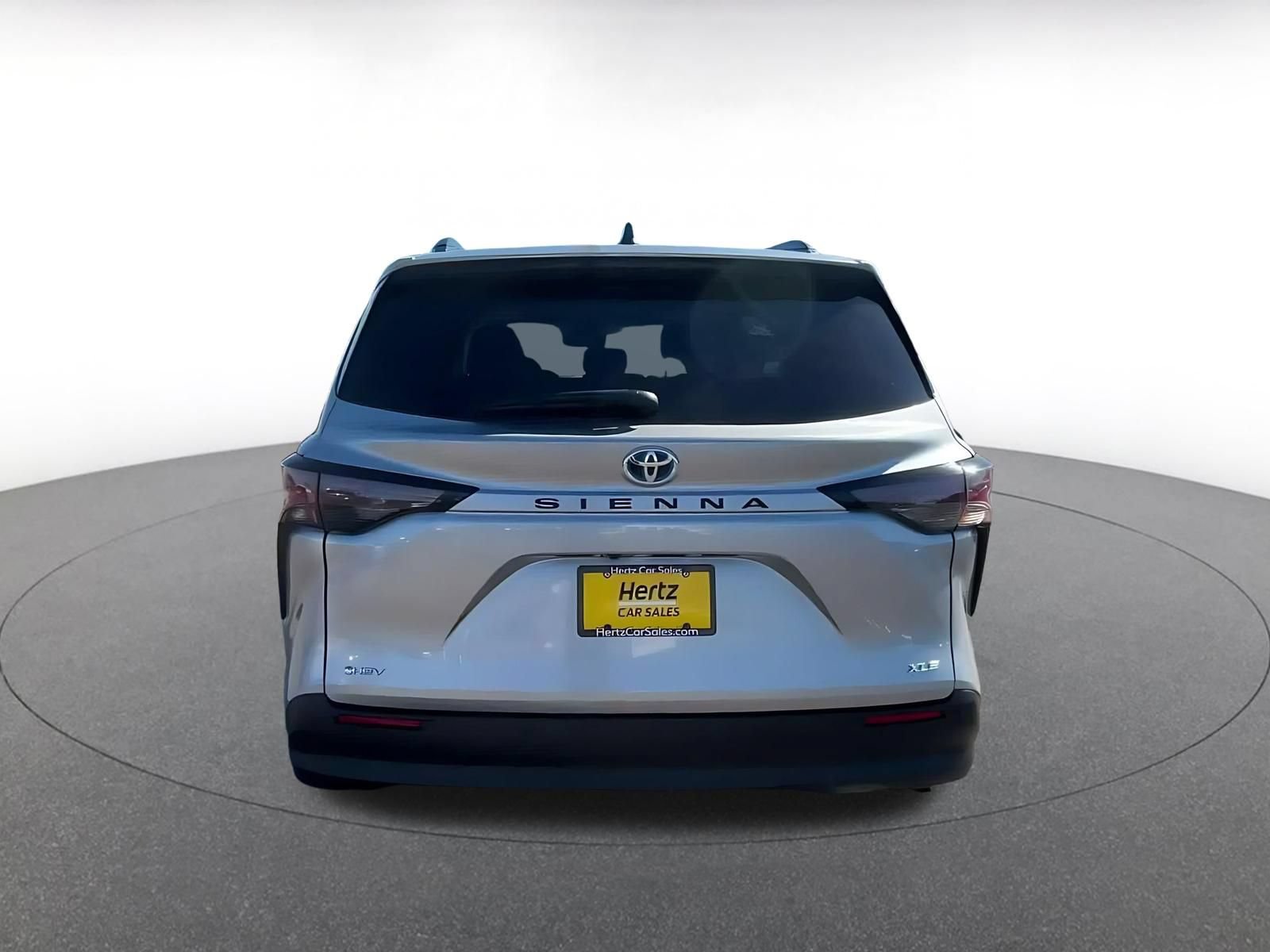 Used 2025 Toyota Sienna XLE FWD image 12