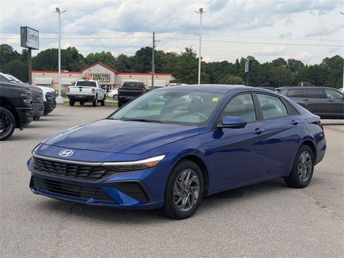 Used 2024 Hyundai Elantra SEL image 7
