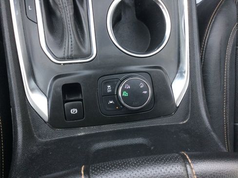 Used 2021 Chevrolet Traverse Premier w/ Redline Edition AWD/4WD image 15