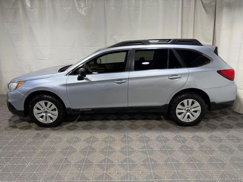 Used 2017 Subaru Outback 2.5i image 5