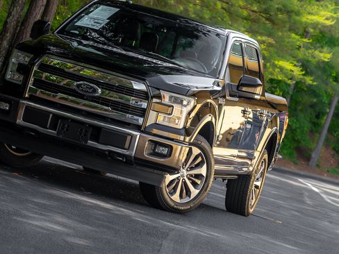 Used 2017 Ford F150 King Ranch w/ Equipment Group 601A Luxury AWD/4WD image 24