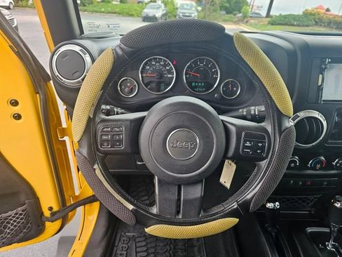 Used 2015 Jeep Wrangler Unlimited Sahara w/ Connectivity Group AWD/4WD image 25