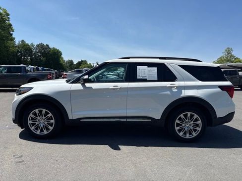 Used 2025 Ford Explorer Active w/ Active Comfort Package AWD/4WD image 2