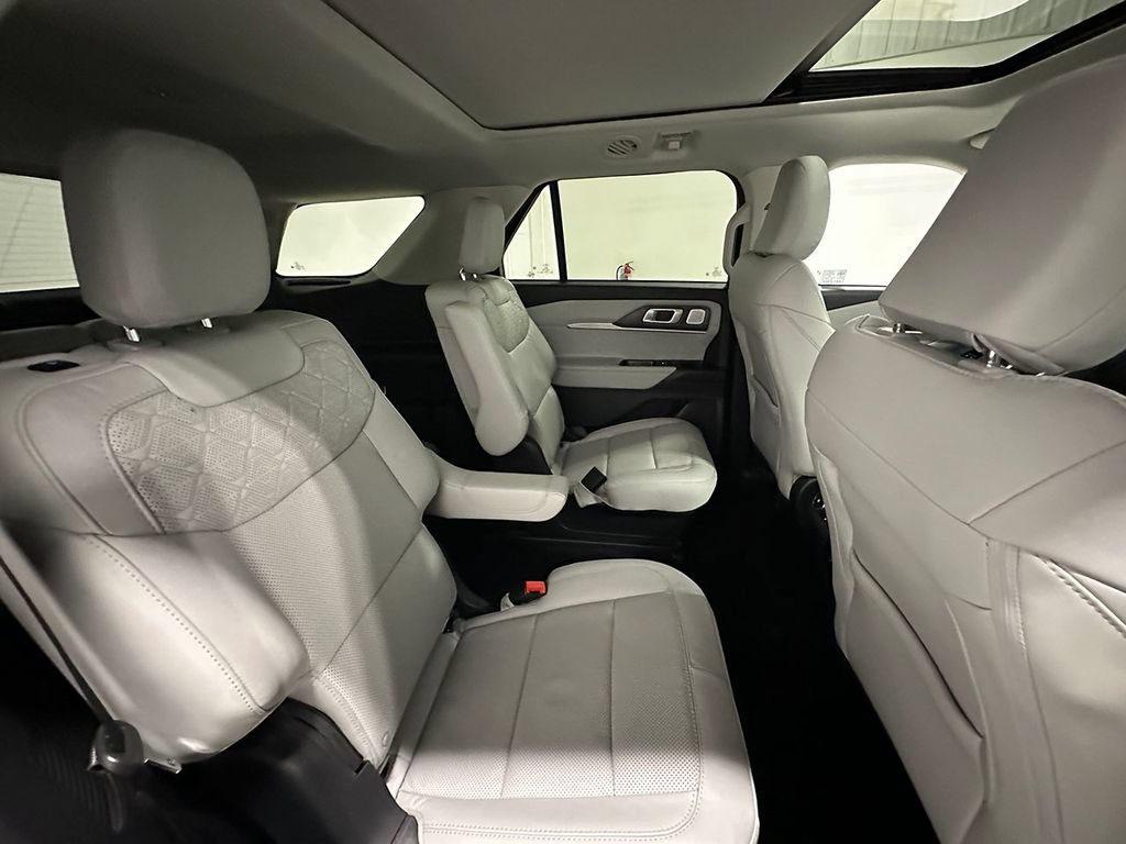 Used 2025 Ford Explorer Platinum w/ Ultimate Package AWD/4WD image 27