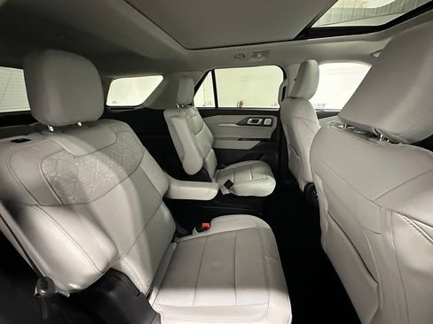 Used 2025 Ford Explorer Platinum w/ Ultimate Package AWD/4WD image 27