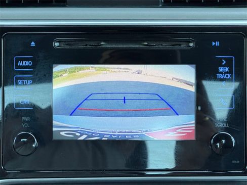 Used 2017 Toyota Corolla LE image 12