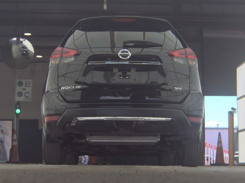 Used 2020 Nissan Rogue SV FWD image 10