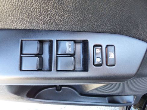 Used 2018 Toyota RAV4 XLE AWD/4WD image 21