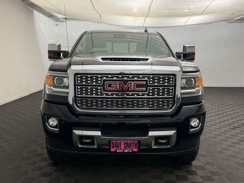 Used 2018 GMC Sierra 2500 Denali w/ Duramax Plus Package AWD/4WD image 6