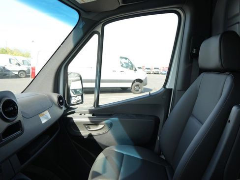 Used 2024 Mercedes-Benz Sprinter 144 Cargo image 10