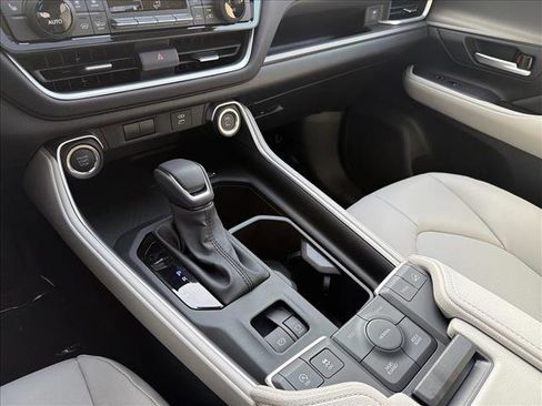 Used 2026 Toyota Grand Highlander XLE image 18