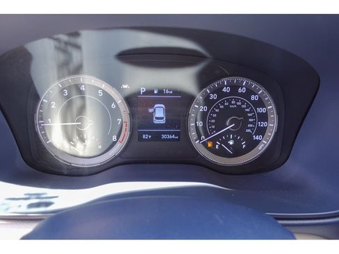 Used 2021 Hyundai Venue FWD image 16