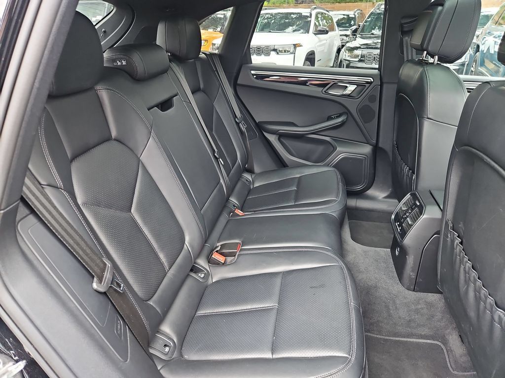 Used 2024 Porsche Macan AWD/4WD image 15
