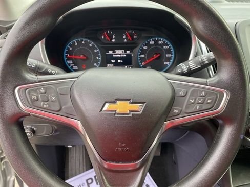 Used 2018 Chevrolet Equinox LT FWD image 11