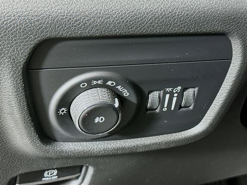 Used 2022 Jeep Grand Cherokee L Limited image 17