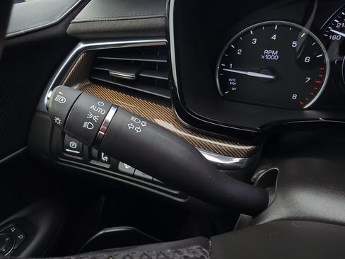 Used 2018 Cadillac XT5 Platinum w/ Driver Assist Package image 23