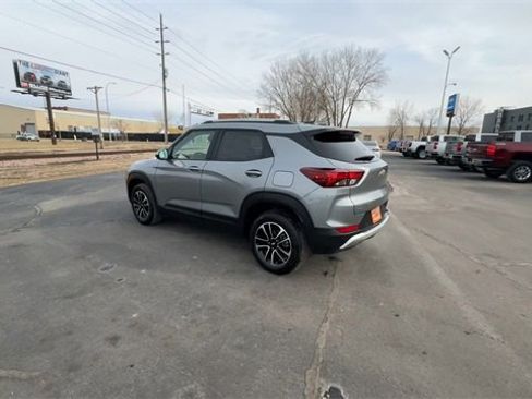 Used 2025 Chevrolet TrailBlazer LT w/ Driver Confidence Package image 6