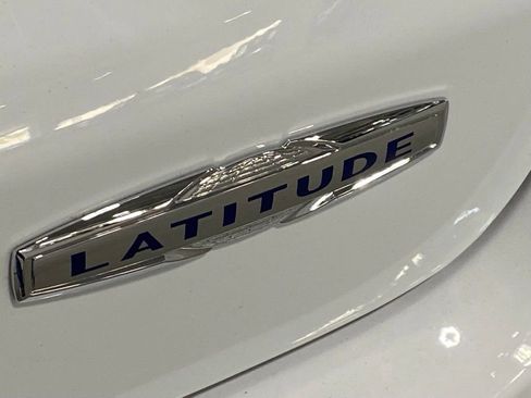 New 2022 Jeep Compass Latitude w/ Sun and Sound Group image 15