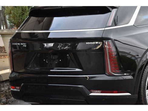 New 2025 Cadillac Escalade IQ Luxury 1 w/ Smart Trailering package AWD/4WD image 31