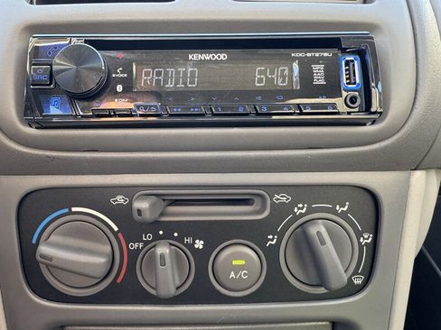 Used 1998 Toyota Corolla LE FWD image 21