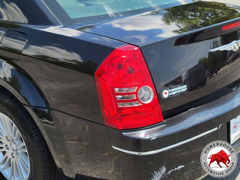 Used 2009 Chrysler 300 Touring RWD image 13